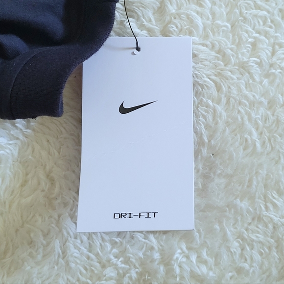 ✨️HP✨️Nike👟 x LeBron James🏀 "Strive For Greatness" Lion's Head🦁 Dri-Fit Tee - Picture 6 of 14